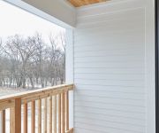 7878_MastRd_LoftBalcony
